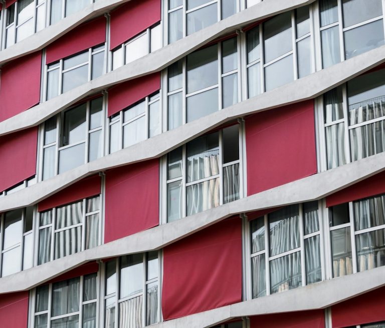 Contacta con Recatal - puertas automáticas y automatismos contacta con recatal para conocer más información